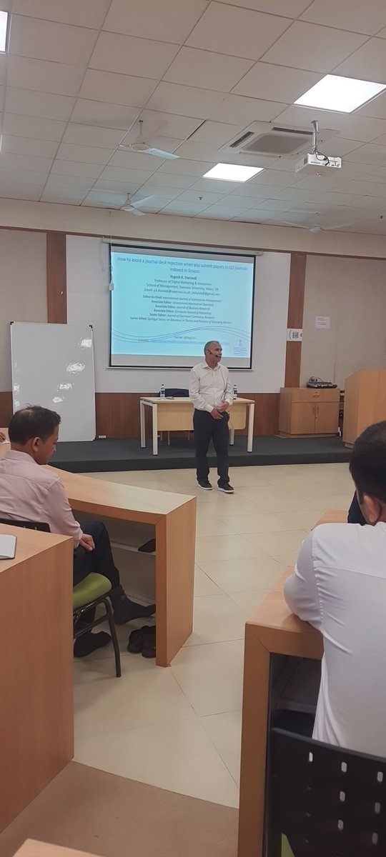kkroy's tweet photo. @YogiD15 conducting a session on 'How to avoid a journal desk rejection when you Submit Papers to Q1 journals', at #Symbiosis . https://t.co/2EdAVW09in