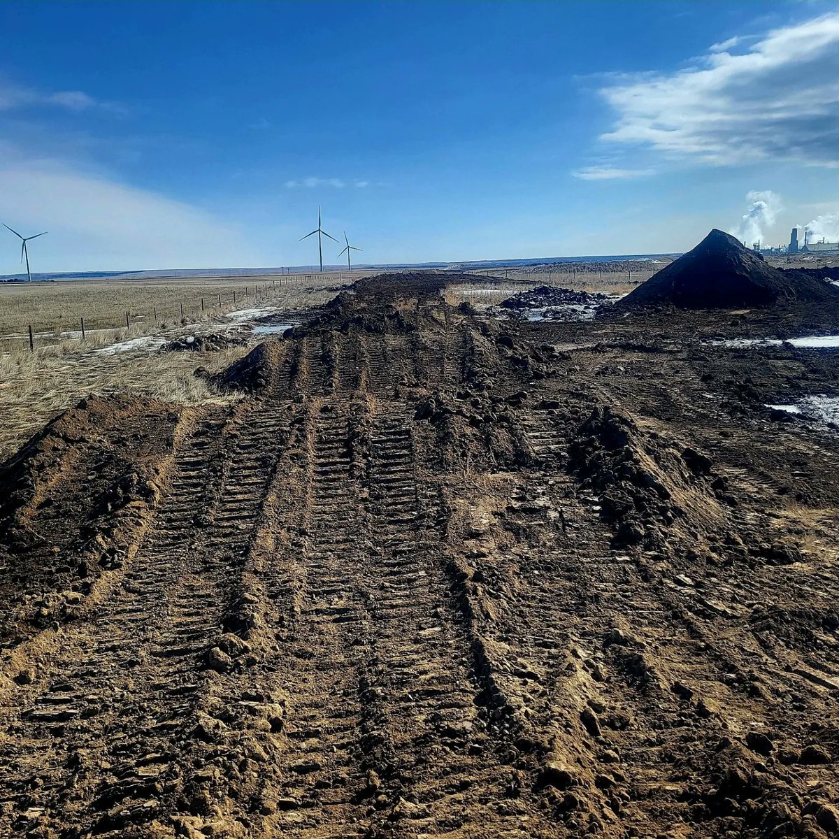 MedHatMX's tweet photo. ❗️TRACK MAINTENENCE UPDATE❗️We've pulled the old  ↔️ switcheroo ↔️ on our members this year, the track has been REVERSED! 3B Skid Steer Services &amp; Tornado Project Ltd. are doing some amazing work out here getting the track prepped for that first ride of the season 🙌 #medhatmoto https://t.co/lcjkOB4CBl