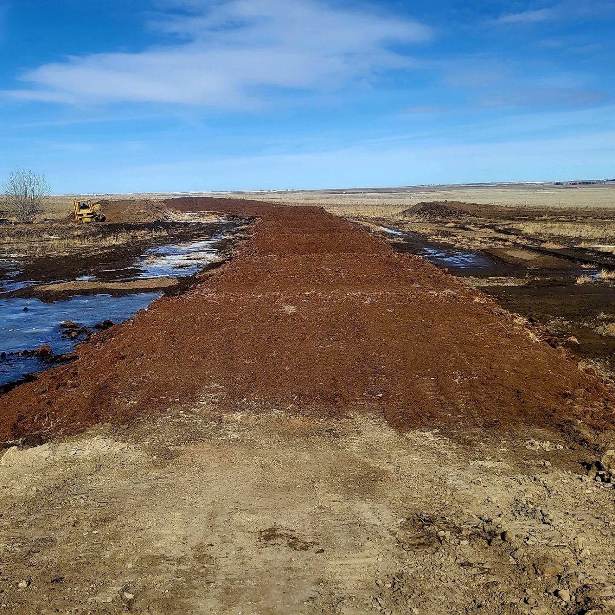 MedHatMX's tweet photo. ❗️TRACK MAINTENENCE UPDATE❗️We've pulled the old  ↔️ switcheroo ↔️ on our members this year, the track has been REVERSED! 3B Skid Steer Services &amp; Tornado Project Ltd. are doing some amazing work out here getting the track prepped for that first ride of the season 🙌 #medhatmoto https://t.co/lcjkOB4CBl