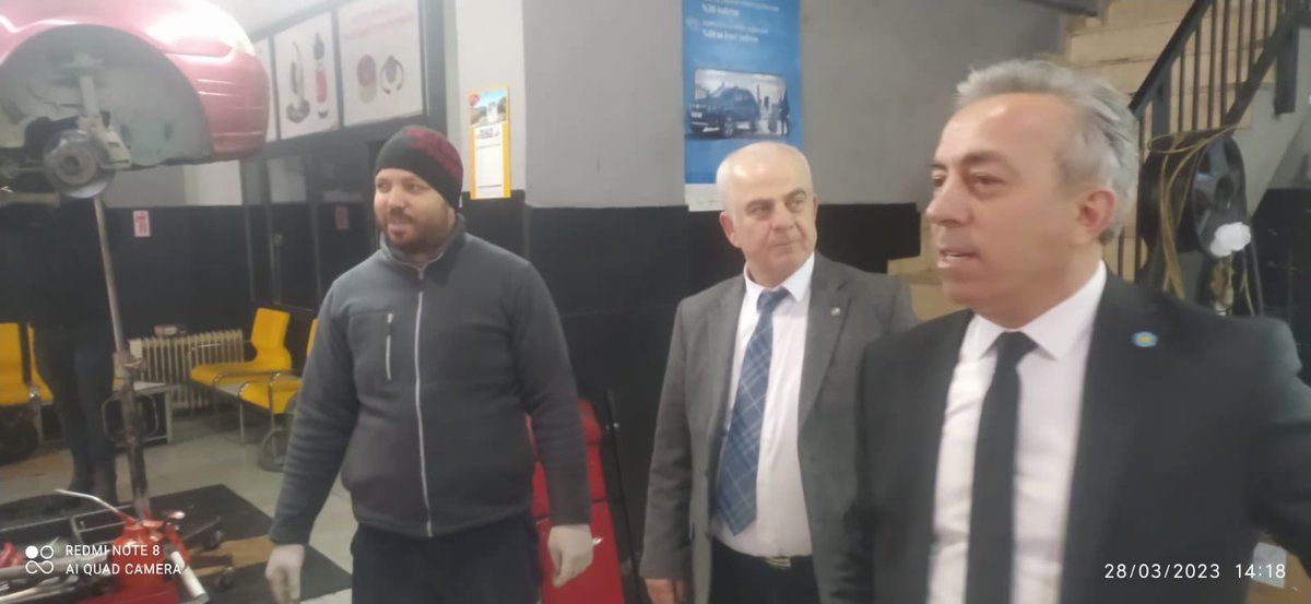 Zonguldak İl Başkanı Erdal Gülay, İl STK Başkanı Cafer Ercan, Yerel Yönetimler Başkanı Şakir Aliyazıcıoğlu ve Başkan yardımcısı Yaşar Otobaş tarafından
Üzülmez Oto Sanayi Dernek Başkanı Ercan Şehri ziyaret edildi.