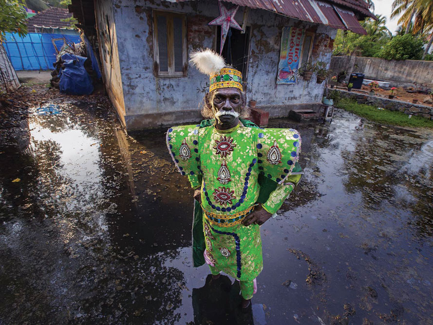 Openthemag's tweet photo. Where Land and Sea Meet #RiyasKomu brings together history, geography and migrations in a multidisciplinary show, writes @Ullekh https://t.co/gI66KL7GYT https://t.co/sMCRWJ7ZQn