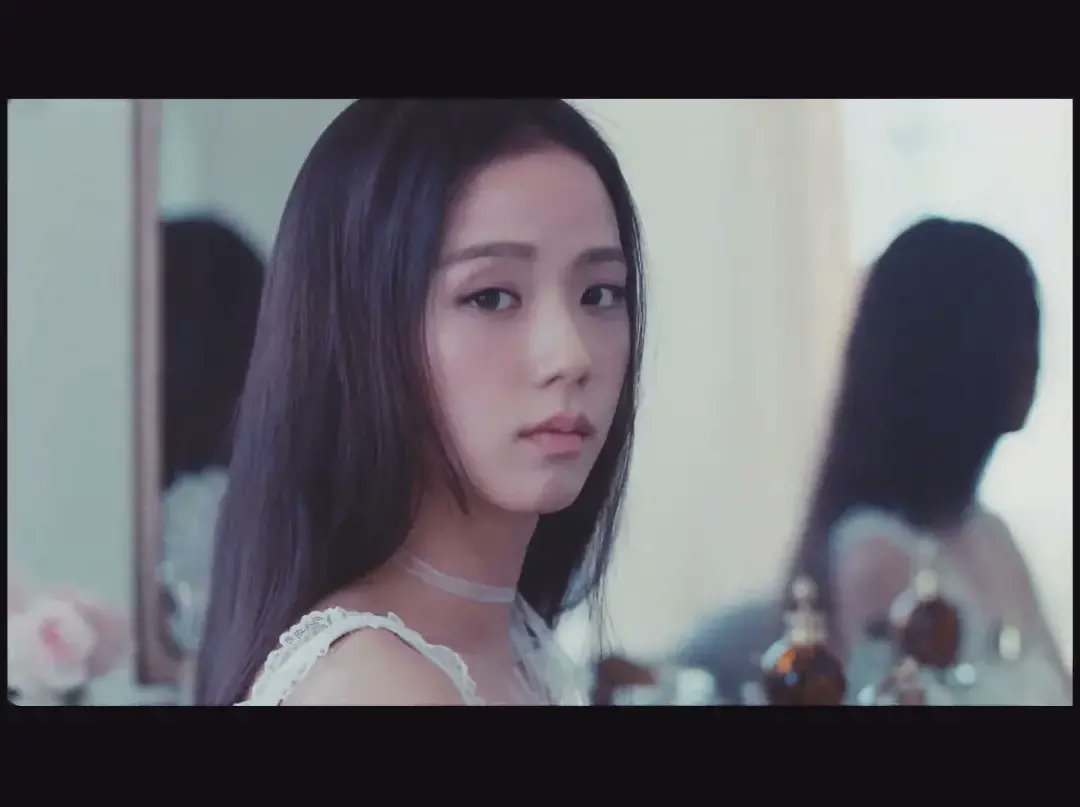 Chichuuuux's tweet photo. JISOO ‘꽃(FLOWER)’ M/V IS OUT NOW!!

I MUST SAY IT WAS WORTH THE WAIT..I literally had goosebumps while watching every part in the mv..And the b-side track omfg I have no words anganda shutaa😭..So prettyy myluv Jisoo😩💗.. Congratulations on your solo debut..STREAM NOW BLINKS♡ https://t.co/Bjvq6EDNNX