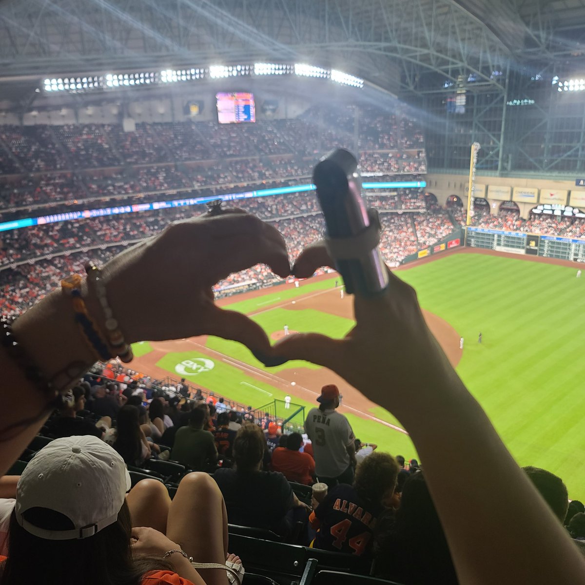 sinnersaint81's tweet photo. Love the 'stros! https://t.co/t7v1Sp1uuD