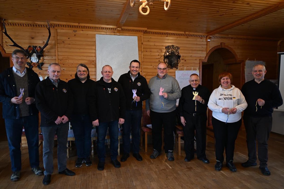 SCzyszek's tweet photo. Almost 80% of Ukrainians need help to overcome their traumas: psychological, physical &amp; others — said His Beatitude Shevchuk. That’s why 🇺🇦@KofC &amp; @ICMC_news partnered with the local 🇺🇦 experts &amp; priests to provide psychological &amp; religious program for 🇺🇦veterans &amp; their wives https://t.co/MFBWoxktEH