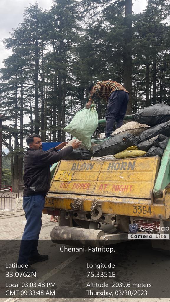 Thakurss111's tweet photo. Waste collected by @PatnitopDA warriors for last 3 days from meadows, roadside(s), halting points and forest areas in big quantum.

Can we expect some #ResponsibleTourism kind of thing from the Tourists and Society at large. https://t.co/1Veh1SBEsM