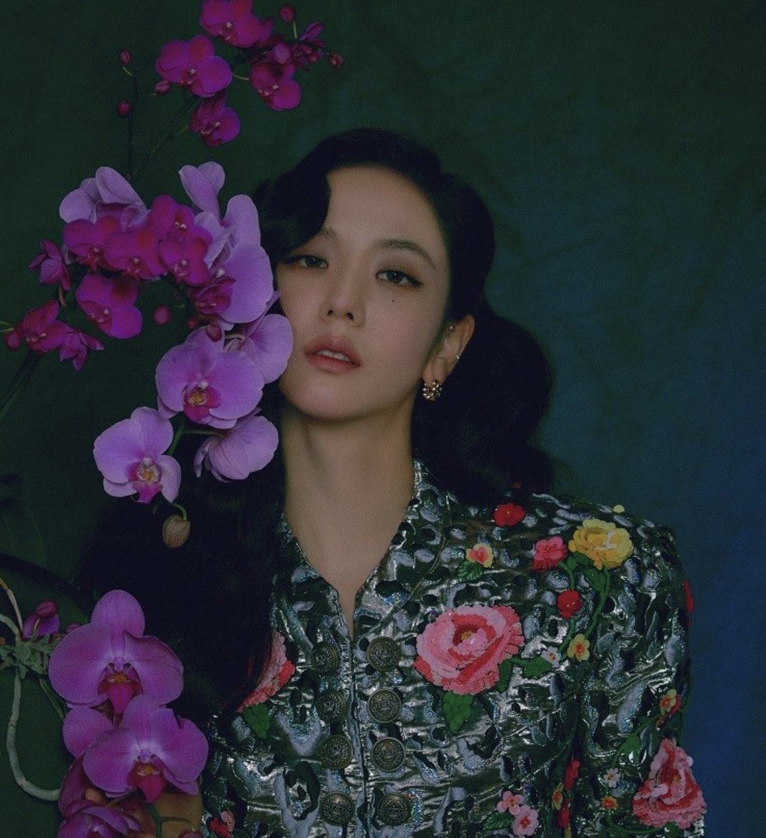 kmjisoobae's tweet photo. I like all eyes on me deserves a MV

SOLOIST JISOO DEBUT 
#JISOO_Blooming_With_ME 
#꽃처럼_피어난_지수_솔로 @BLACKPINK https://t.co/tCVJBphjuG