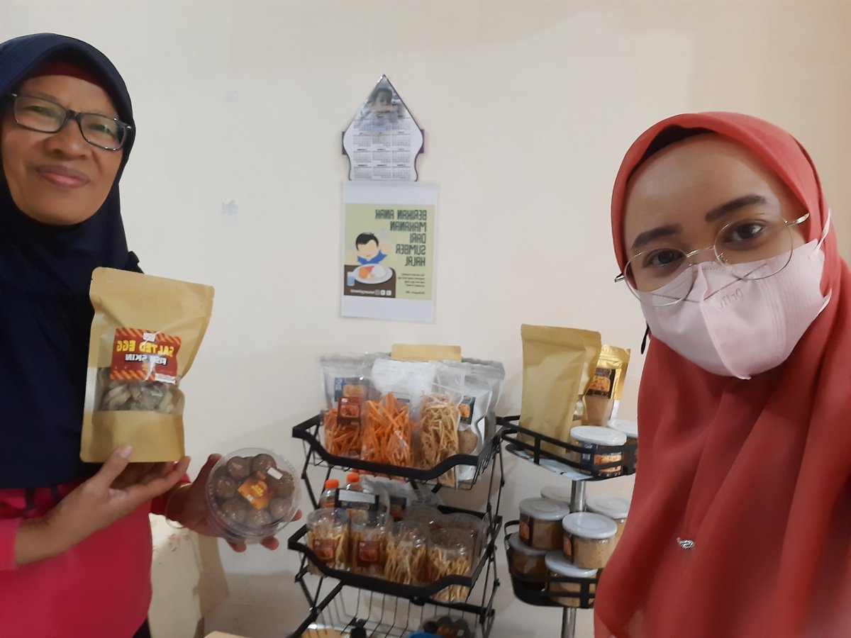 ridz0799's tweet photo. Rabu (29/03/23), Ridha Ardhana, PPB Kota Malang, di UKM Dewi Sartika (Ibu Wiwit) Kel.Dinoyo, pendataan olahan ikan yaitu abon ikan 10 kg harga 52.000/pak &amp; stick ikan  5 kg harga 15.000/pak
#GiatLuhkanSatminkalBWI 
#luhlapor 
#KtMalang 
#produksi 
@puslatluhkp 
@bppp_banyuwangi https://t.co/RSclt9Nghw