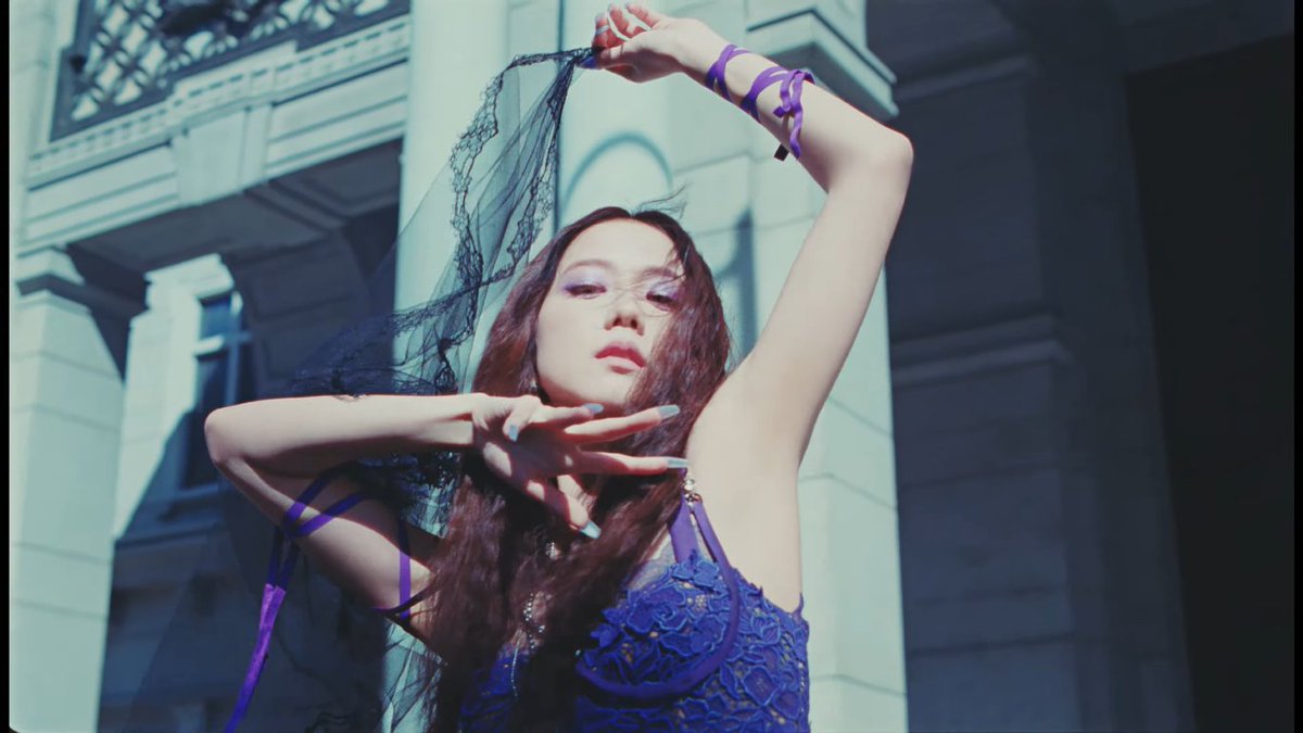 badbpnks's tweet photo. SHE ATE THE WHOLE MV FOR REAL WHAT A GODDESS ! 💫 https://t.co/4M4VgRfq5t