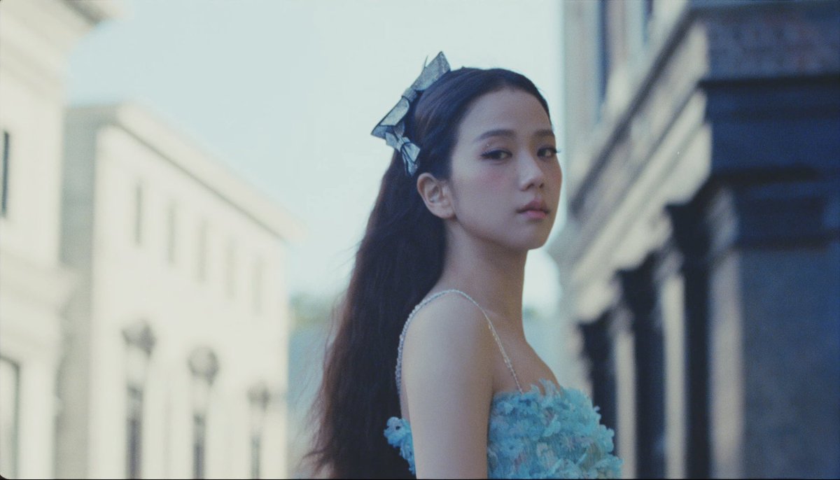 youfoafo2408's tweet photo. และคือสวยมาก closeup คือสวยทุก shot  ปริ่มมมม #FLOWER #JISOO_Blooming_with_ME https://t.co/42Zx5QSsOt