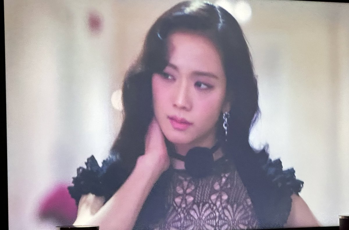fandads's tweet photo. My daughter &amp; I stayed up late to watch
#JISOO ‘꽃(FLOWER)’ video!

Some great visuals and we both loved the song! 

#BLACKPINK #FIRSTSINGLEABLUM #FLOWER #MV https://t.co/ketTOl15Xa