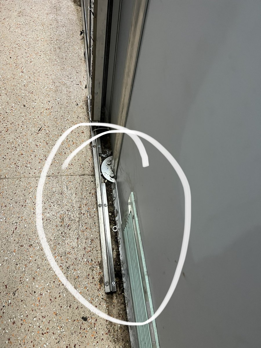 ashzmshz's tweet photo. Poor Hygiene condition on my jrny to UJN Train 19314 1A Cabin Imgn 2-3A
onboard cleaning staff was ignorant &amp; overlook
Mosquitos,Dirty Passage,Clog allover,Bad Smell
@RailMinIndia @AshwiniVaishnaw 
Intent: Help improve process so other have better experience least on same train https://t.co/5U3uHObvb3