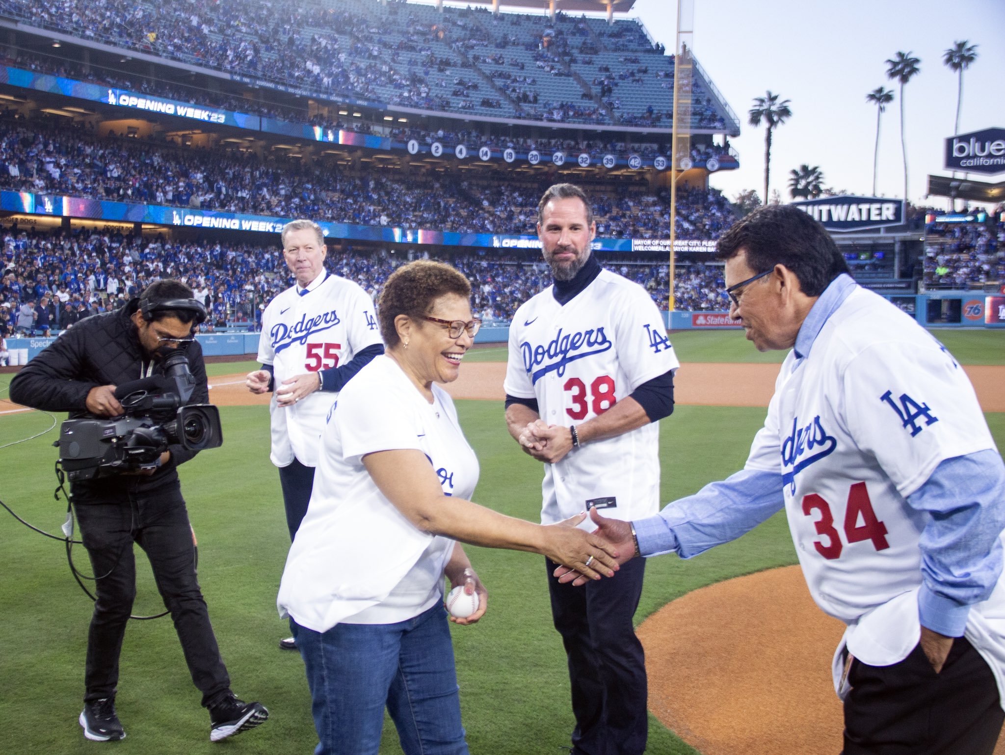 Dodger Stadium set to welcome back fans Friday. Here's what's new - ABC7 Los  Angeles