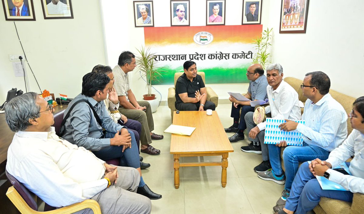 GovindDotasra's tweet photo. सुबह आवास पर डॉक्टर्स प्रतिनिधि मण्डल ने भेंट कर #RTH को लेकर अपनी बात रखी। डॉक्टर्स को शीघ्र ही सकारात्मक समाधान को लेकर आश्वस्त किया।
 
#RightToHealthInRajasthan https://t.co/SRzcqLeLOY
