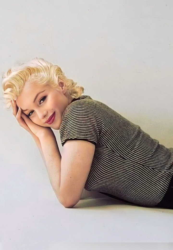 Marilyn Monroe Presley 💄💎 // Radiant Parody. (@radiantbomb) on Twitter photo 