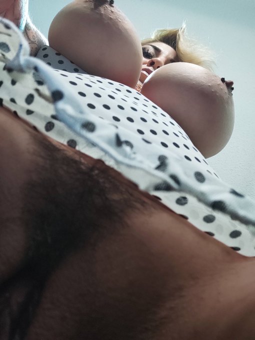 11:11 T&uacute; abajo de Diab&oacute;lica &hearts;️✨  https://t.co/Ezq2TDtiSd https://t.co/yhoK9YThYm<a href="/tag/sabado"class="tags"><span>#sabado</span></a>