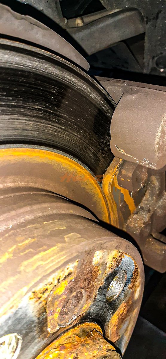 HanzAutoworks's tweet photo. The rear brake pads were overly thin as well, please get them checked periodically and replace them at just below half the full thickness of a new brake pad.

Mr. Ryan
https://t.co/G3uD4Y07PF
https://t.co/36CkDWWfzu

#BMW #bmwn20 #bmw5series #bmwf10 https://t.co/IyivYgB3rQ