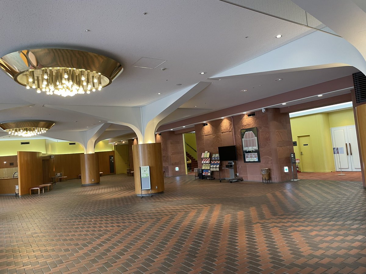 会場入りしてますよーー
 #浦高グリー45th