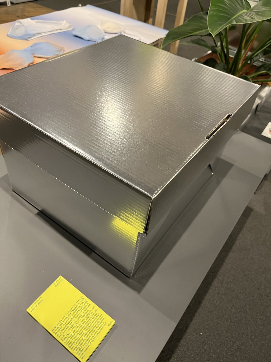 oneonemione's tweet photo. 水入れられるダンボールの実物見てきた!
個性的かつ実用的な道具たちがたくさんあって大興奮…!
次行く時はお金握りしめて行きたい
#thinkofthings https://t.co/zyYSIMarVC