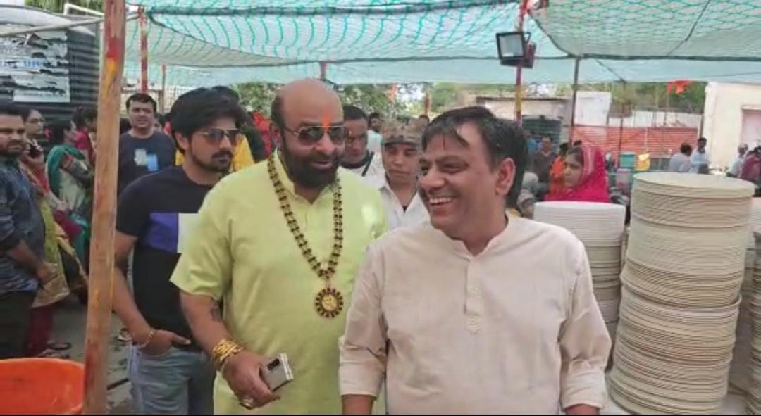 PunitSharma72's tweet photo. રામનવમીના પાવનપર્વે જુનાગઢ મહાનગર જલારામ સોસયટી ખાતે રામ દરબાર મંદિરનો પ્રાણ પ્રતિષ્ઠા મહોત્સવ યોજાયો જેમાં ઉપસ્થિત રહી મર્યાદા પુરુષોત્તમ ભગવાન શ્રી રામની પૂજા અર્ચના કરવાનું પુણ્ય પ્રાપ્ત થયું..
#presidentjunagadhbjp https://t.co/kjXqvHsYOm