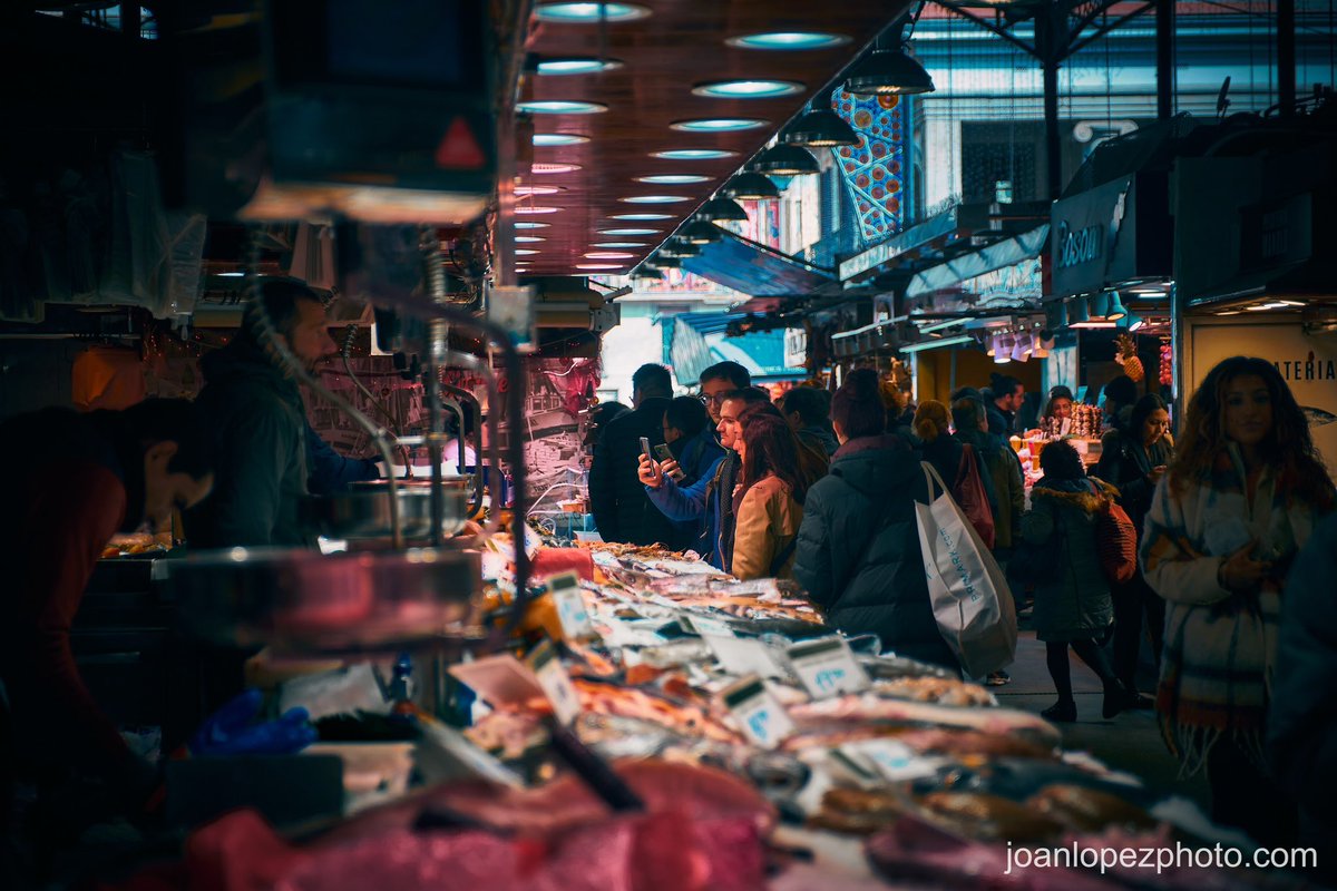 Most photogenic #fish

📸 Fujifilm X-T5

📷 Fujinon XF 16-55mm F2.8 R LM WR

⚙️ Distance 55.0 mm - ISO 125 - f/2.8 - Shutter 1/320

#barcelona #city #laboqueria #mercatdelaboqueria #laboqueriamarket #streetphotography #photography #fujifilm_xseries #fujifilmxt5 #fujixt5 #xt5