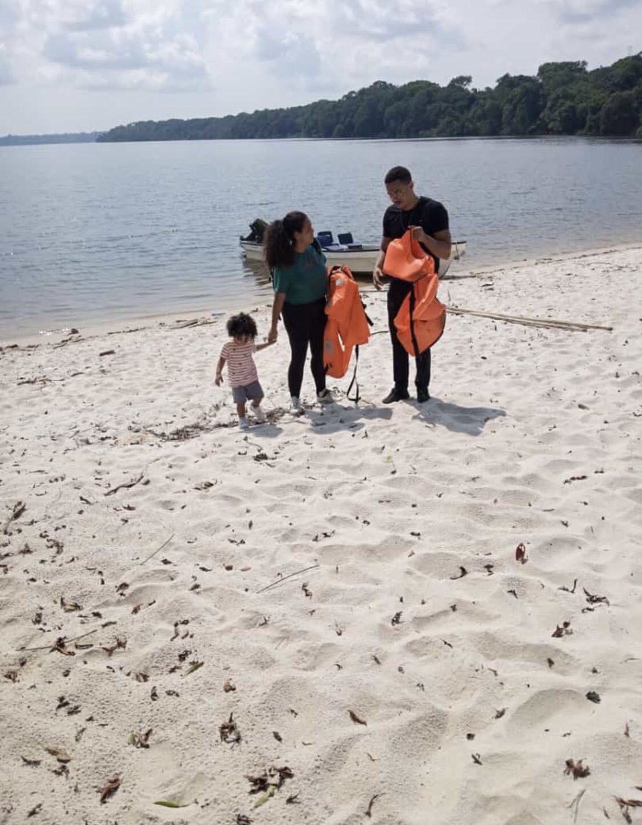 📍Le lac Tissongo - situé dans la réserve de faune de Douala-Edéa. 

#Cameroon 
© : <a href="/TheTouristG_/">The Tourist Guide 🇨🇲</a>