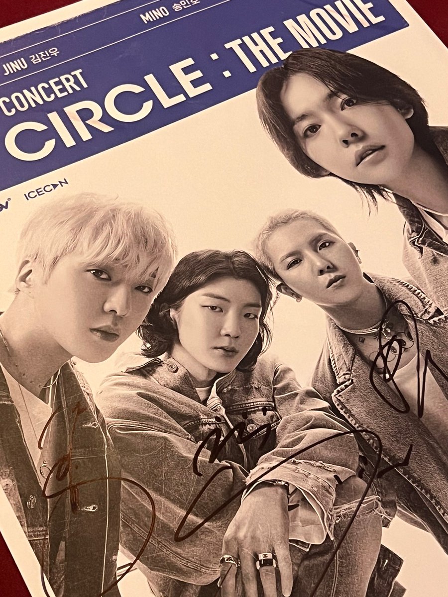 MajorGroup's tweet photo. ใครพลาดแฟนมีตกับ HOONY ไม่ต้องเสียใจ เมเจอร์มีรางวัลใหญ่ให้ลุ้นเพิ่ม!
แจกโปสเตอร์คอนเสิร์ต WINNER 2022 CONCERT [THE CIRCLE : THE MOVIE] พร้อมลายเซ็นสดๆ ของทุกคน ส่งตรงจากเกาหลี! ทั้งหมด 5 ใบ

#WINNER #위너 #HOONY  #WINNER2022CONCERTTHECIRCLETHEMOVIE #SURPRISE_EVENT #YG https://t.co/pi7KCxNycV