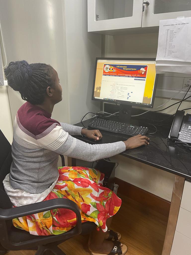 FAOUganda's tweet photo. #WeekHighlight:
We installed a new Lab. Information System at @ugwildlife Diagnostic and Research Laboratory in Queen Elizabeth National Park + 3️⃣ other labs in Western 🇺🇬, for:
🧫effective handling of samples
🤧early disease detection
🪰management of outbreaks
#OneHealth https://t.co/8YfHdmZHym