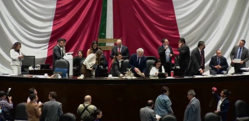 lopezdoriga's tweet photo. Confirmado.

Se cita a las 00:30 h de este viernes para la elección de los nuevos consejeros del INE por insaculación https://t.co/sjFob3M00j