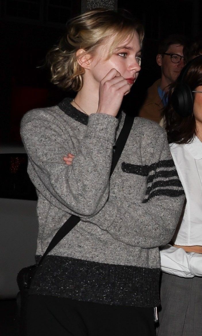 emma myers is so fine yall I'm so sorry like she just looks too good how  can someone look so BREATHTAKING