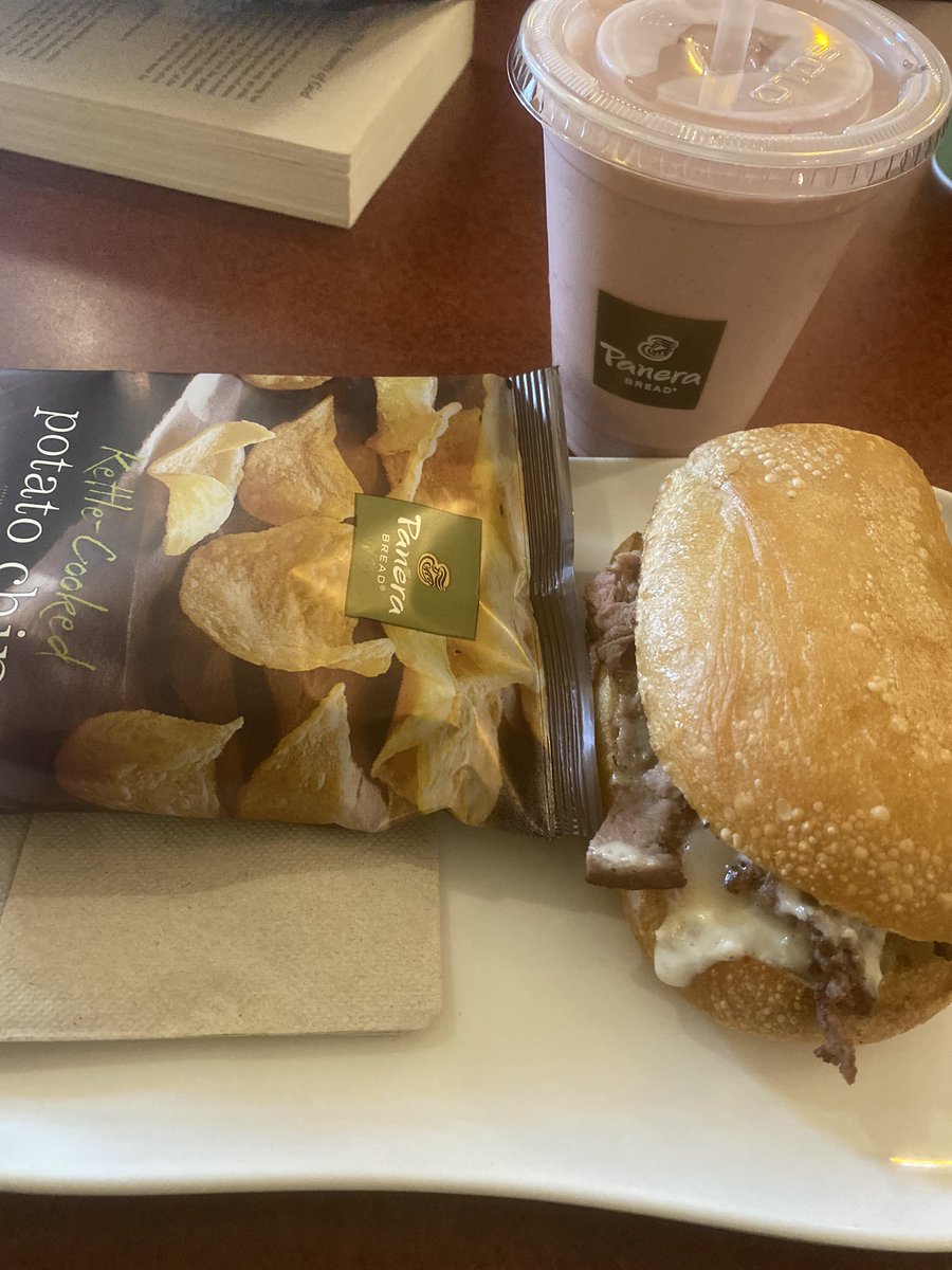 MalachisWorld27's tweet image. 😘😋💅🏾 #panerabread #nails #malenails