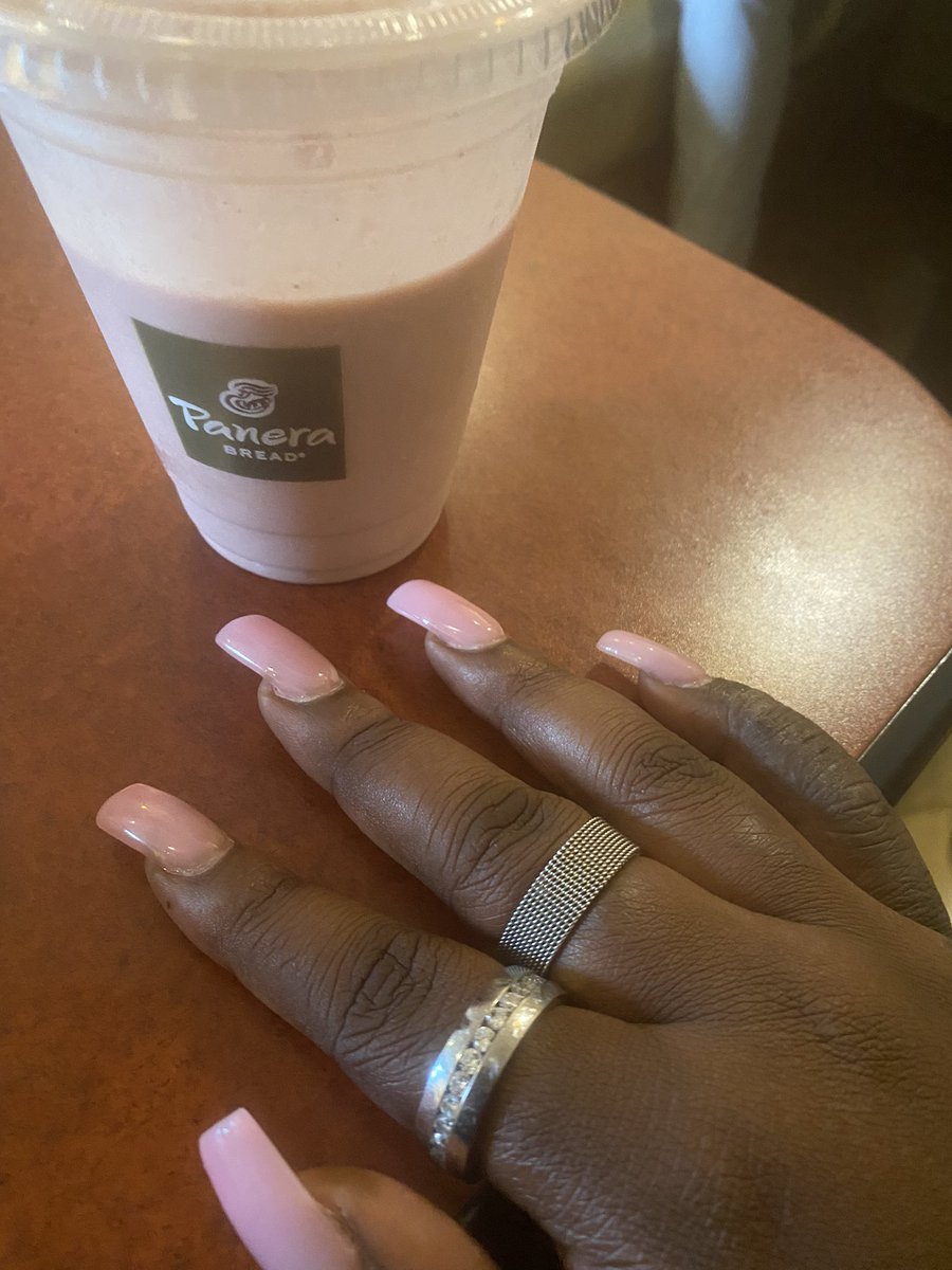 MalachisWorld27's tweet image. 😘😋💅🏾 #panerabread #nails #malenails