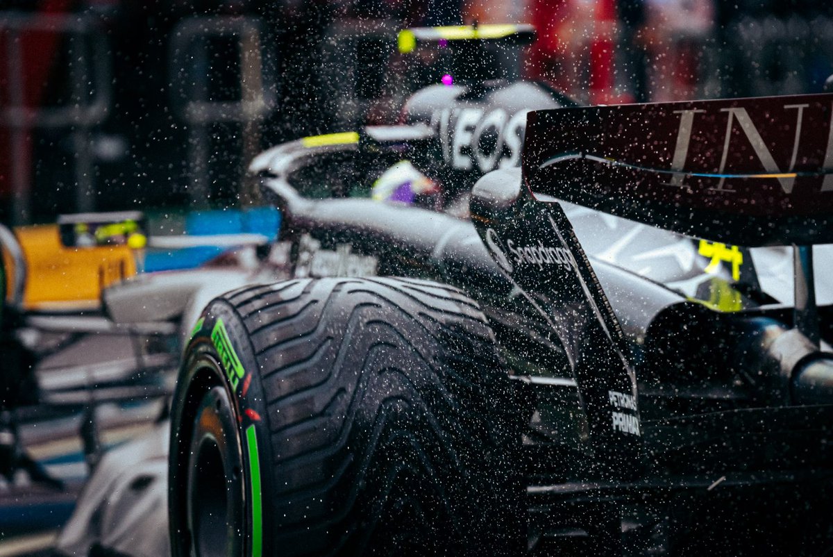 MercedesAMGF1's tweet photo. 🌧️📸😍 https://t.co/y6cupCn98f