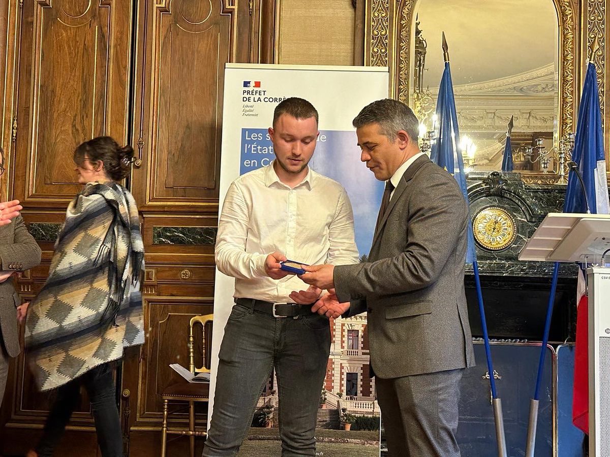 😍 Une belle mise à l’honneur par la Prefecture de la Corrèze des artisans corréziens primés et des 7 candidats de l’équipe régionales du département qui représenteront la Région Nouvelle-Aquitaine aux finales nationales

#ODM2022 #competition #orientation