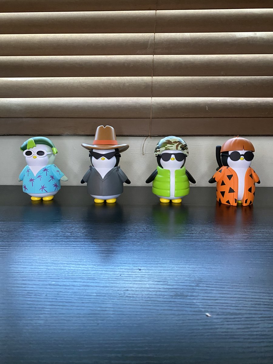curry_mongoose's tweet image. I was in a store today here in Aus and these guys are sitting on a shelf...... Had too. @pudgypenguins @LucaNetz @chefgoyardi