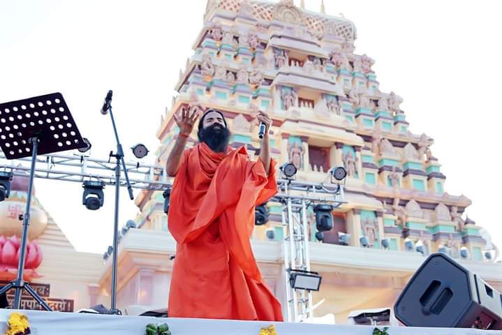 rakesh_bstpyp's tweet photo. हमने वेद विद्या के साथ-साथ, यज्ञोपवीत तथा संन्यास भी दिया है। यह कदम निश्चि ही महिलाशक्तिकरण को बल प्रदान करेगा। यदि पुरुष पवित्र है तो पुरुष को पैदा कर वाली मातृशक्ति कैसे अपवित्र हो सकती है।
#पतंजलिसंन्यासी https://t.co/Bu6be6mFcW