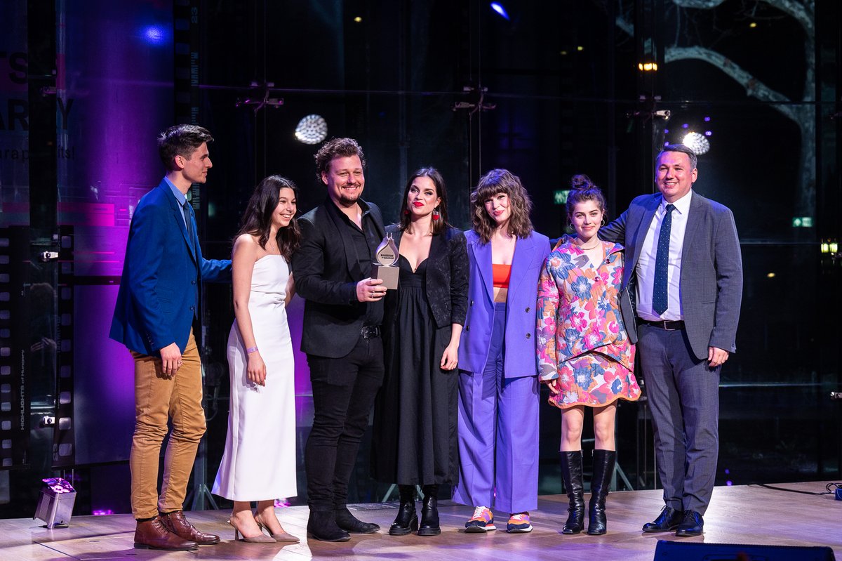 MCC_Budapest's tweet photo. Every year, #HighlightsOfHungary🇭🇺 brings us outstanding and inspiring achievements from across the Carpathian Basin.
We have presented our own award to the well-crafted @hbomax TV series #TheInformant, which tells the story of a young student in Communist Hungary in the 80s. https://t.co/7iox4bNcqi