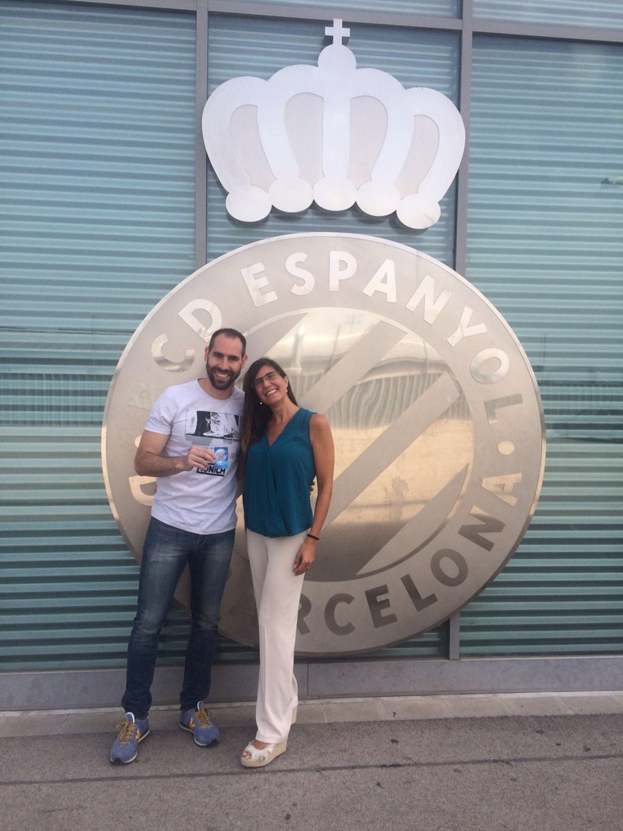 AnderSkeleton's tweet photo. Hoy se acaba la etapa de @PatriciaComa en el @RCDEspanyol Un persona que ha dado tanto de su vida al #rcde y una vez más no se valora a los profesionales preparados, con pasión e ilusión! Un ejemplo más de porqué el #rcde no crece. #GraciasPatri https://t.co/Ed29AxmzMS