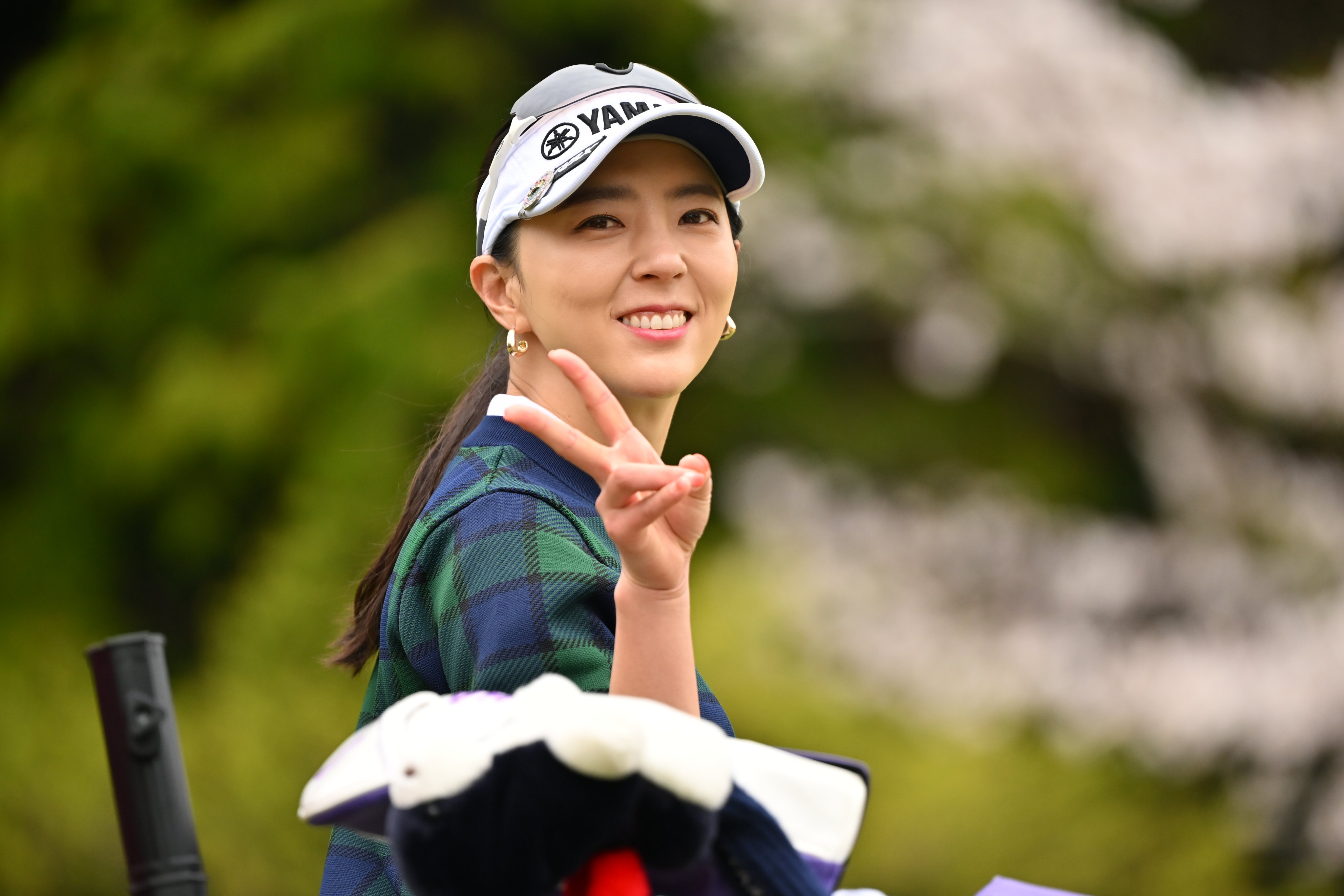 ユンチェヨン  / X