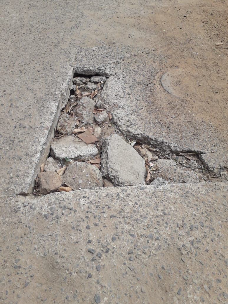 subu_subasish's tweet photo. The area near my house at Madhusudhan Nagar infront of Sudhershan Palace II, Bhubaneswar. Even after requesting several time the situation is same..has become a breeding ground for Mosquitos,the road conditions leading to many accidents within the lane @HUDDeptOdisha @bmcbbsr https://t.co/sAXhdVQY3K