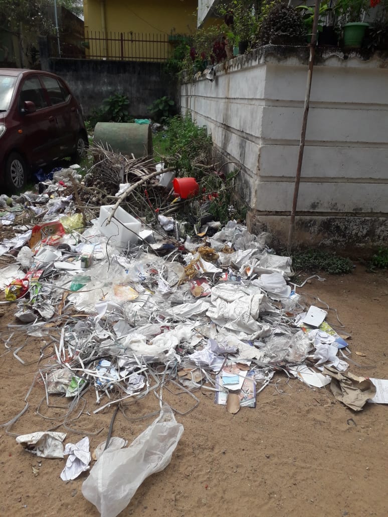 subu_subasish's tweet photo. The area near my house at Madhusudhan Nagar infront of Sudhershan Palace II, Bhubaneswar. Even after requesting several time the situation is same..has become a breeding ground for Mosquitos,the road conditions leading to many accidents within the lane @HUDDeptOdisha @bmcbbsr https://t.co/sAXhdVQY3K