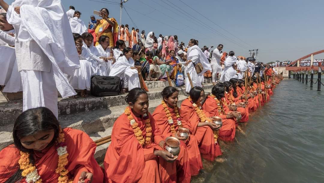 rakesh_bstpyp's tweet photo. योग, योगी की चिकित्सा पद्धति है। समृद्धि और वृद्धि योग के पीछे-पीछे दौड़ती है। योग सबसे बड़ी शक्ति और वैभव तथा यौवन की ऊर्जा है।
#पतंजलिसंन्यासी 
@yogrishiramdev @Ach_Balkrishna @DrJaideepArya @Sadhvi_Devpriya https://t.co/PydG6S92P5