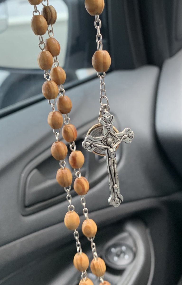 autorcatolico's tweet photo. El Rosario es una oración que agrada a Dios. Es Bíblico. Y te permite recorrer la vida de Jesús. Yo lo rezo. Y tú? https://t.co/QAbppmR87A