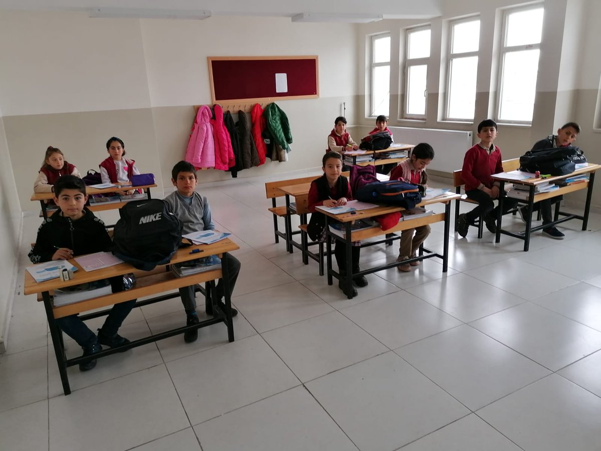 simsekgozde25's tweet photo. İlçe geneli 3. Ve 4. Sınıflar deneme sınavımız büyük bir motivasyon ve  amansız bir mücadeleyle başlamıştır. 🫡🤭 Başarılar kuzucuklarım😊
@PasinlerMEM @hakancinarmem @UgurBNGL @NevinIlk https://t.co/EjojzR9Wh3