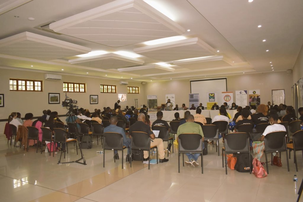 GJU_Malawi's tweet photo. In the true spirit of #pabwalo the #GJUpabwalo opened the floor for dialogue between our panelists representing oversight bodies and representatives from various marginalised communities. The representatives were given the opportunity to voice their concerns and raise questions. https://t.co/FNJusGJXHj