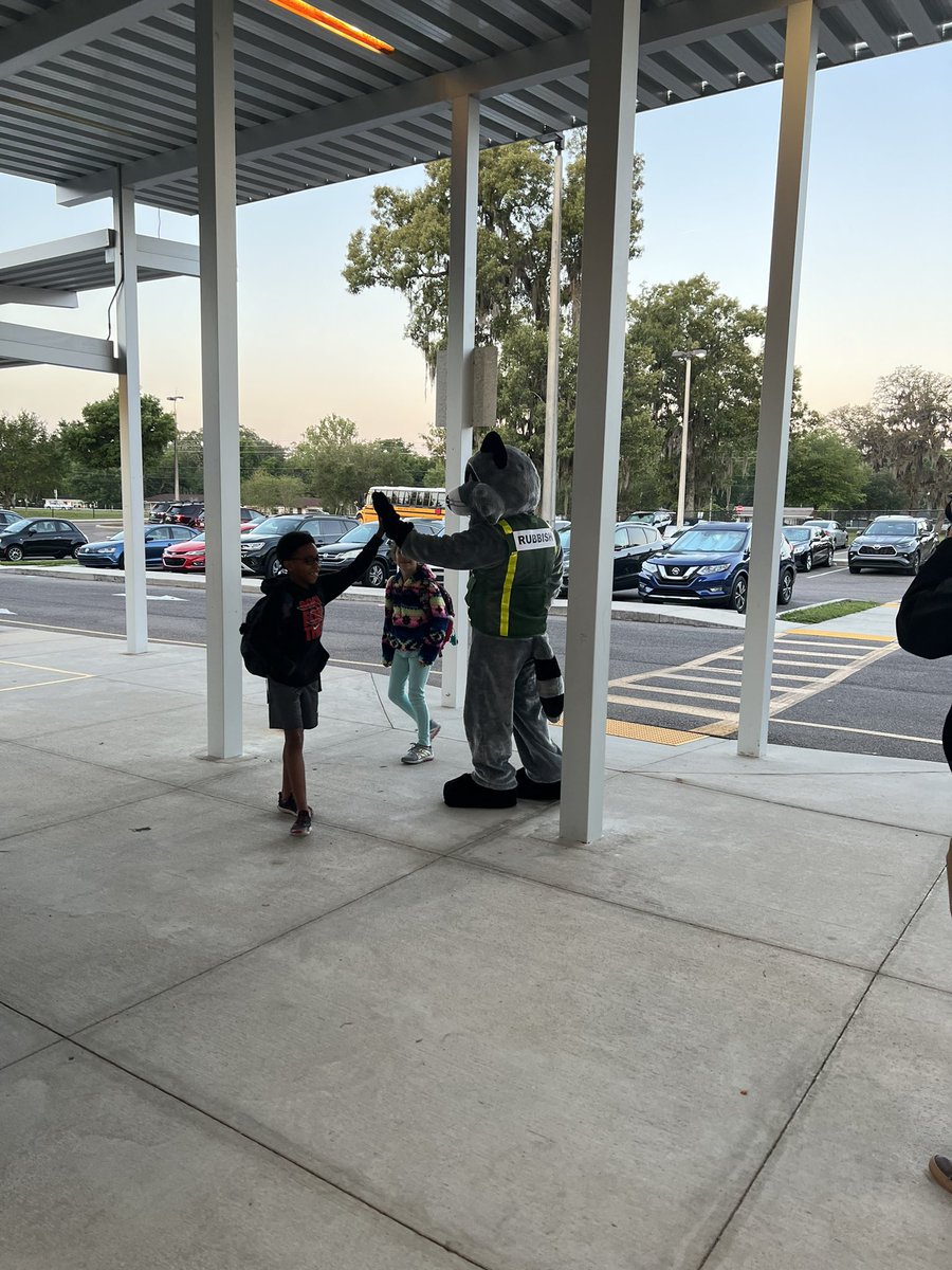 SOEbuzz's tweet image. We had a great morning with Rubbish the Raccoon. We appreciated his presence greeting students and sharing the importance of keeping the earth clean. 🤩