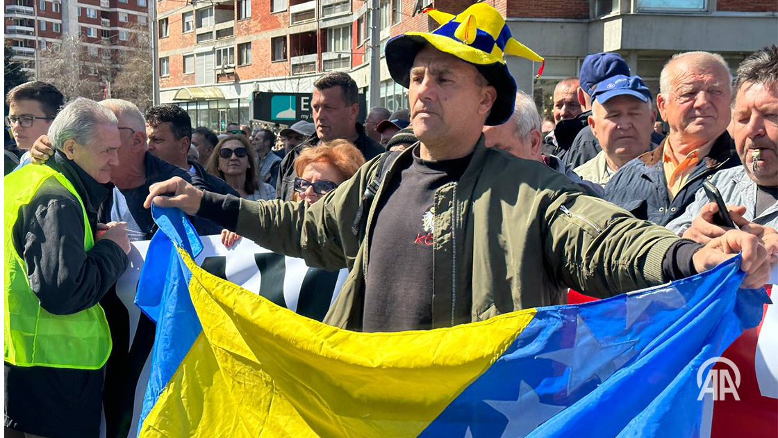 aa_balkans's tweet photo. #Protesti građana ispred #OHR-a u organizaciji neformalne grupe građana #ReSTART_BiH i #Kruga99 #Sarajevo #BiH https://t.co/s14LAND3lv