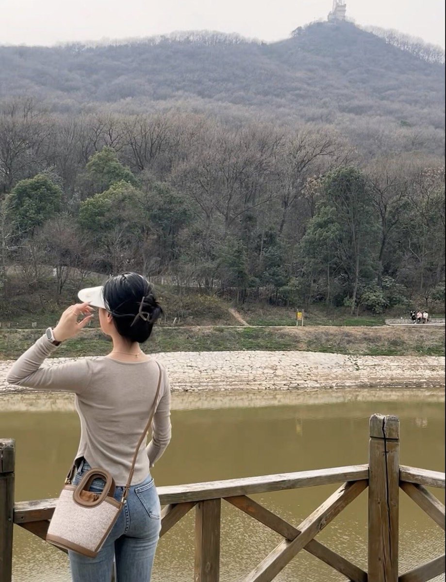 qiting9919's tweet photo. 悠闲且自由的生活状态下～

#湖北 #襄阳 #宜昌 #御姐 #人妻 #户外 https://t.co/9AYUduSAZF
