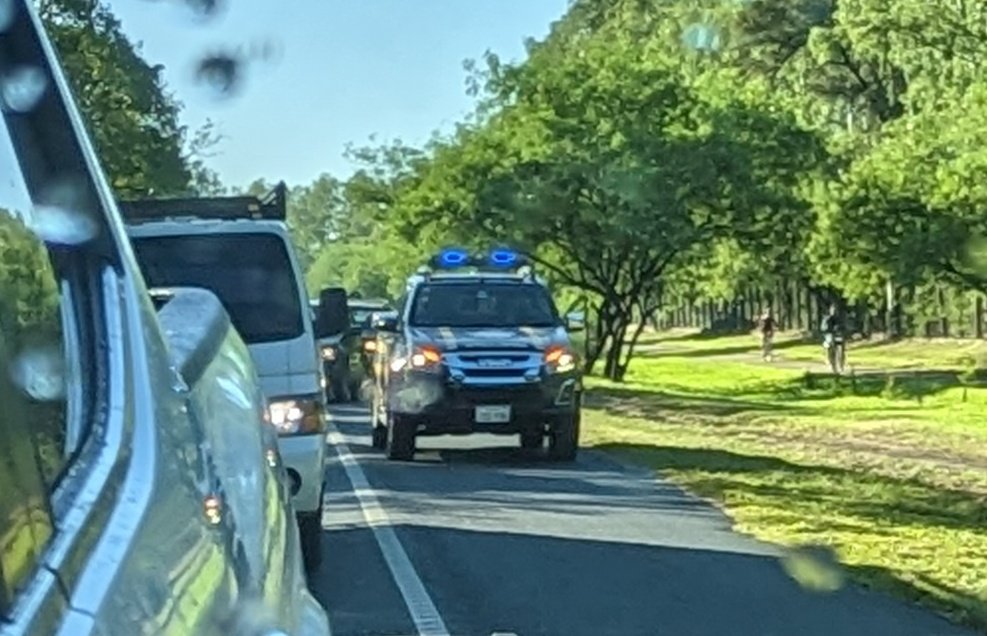 rocantero's tweet photo. Amo que la caminera está evitando que en Ñu Guasu hagan 3 carriles o se adelanten por la derecha https://t.co/UseE5fX8RV