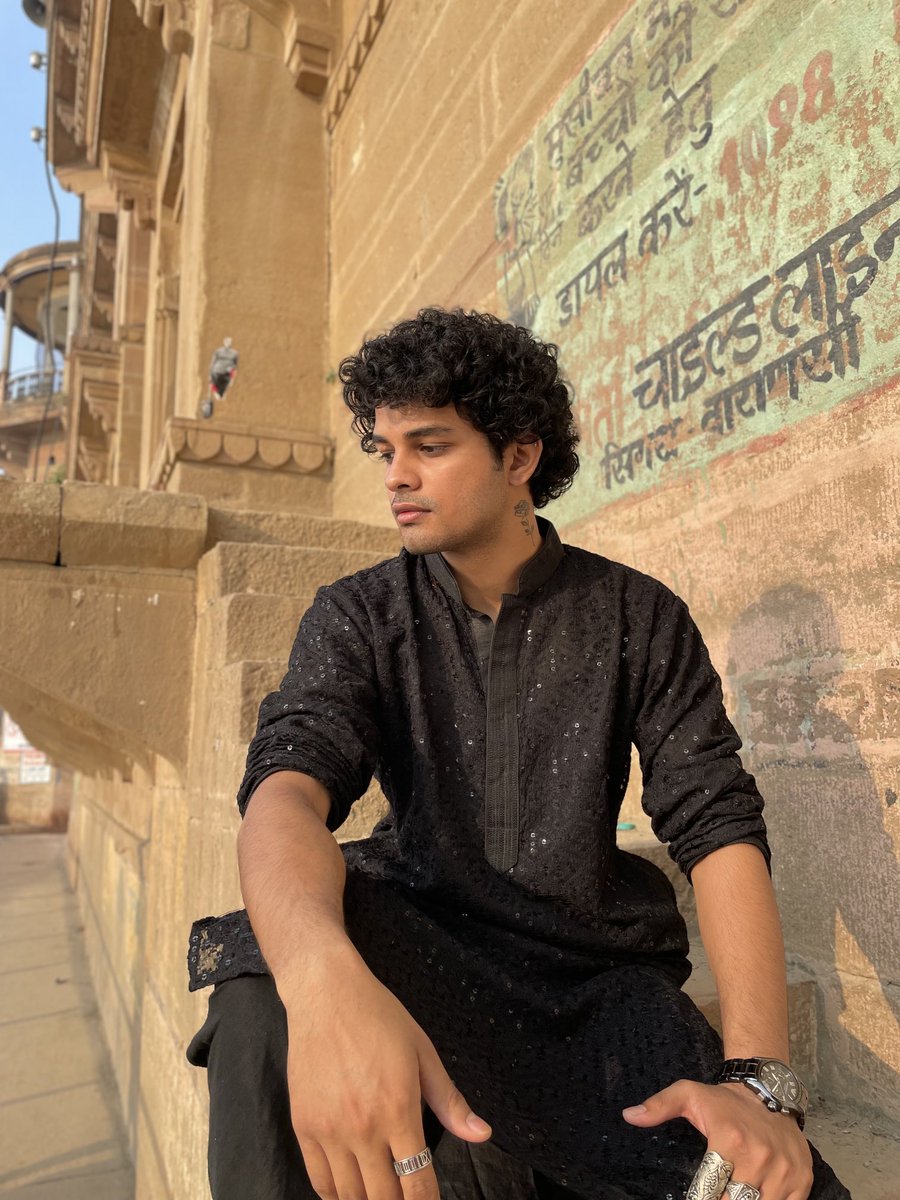 ManavPathak8's tweet photo. I feel straight Outta of Pakistani serial character https://t.co/7dB5hIQoPa