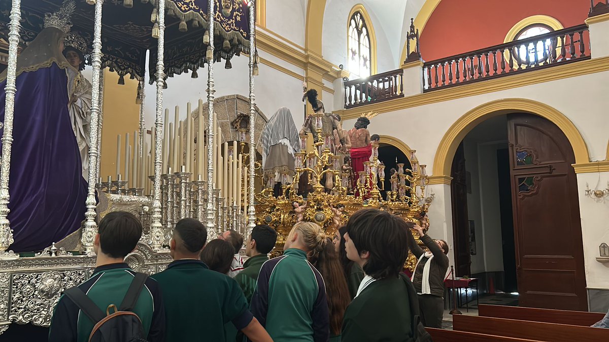 eccehomoysalud's tweet photo. Alumnos de 3 de ESO del Colegio de Nuestra Señora del Carmen (Vedruna) han visitado esta mañana los pasos procesionales en nuestro templo. https://t.co/lixraRFr17